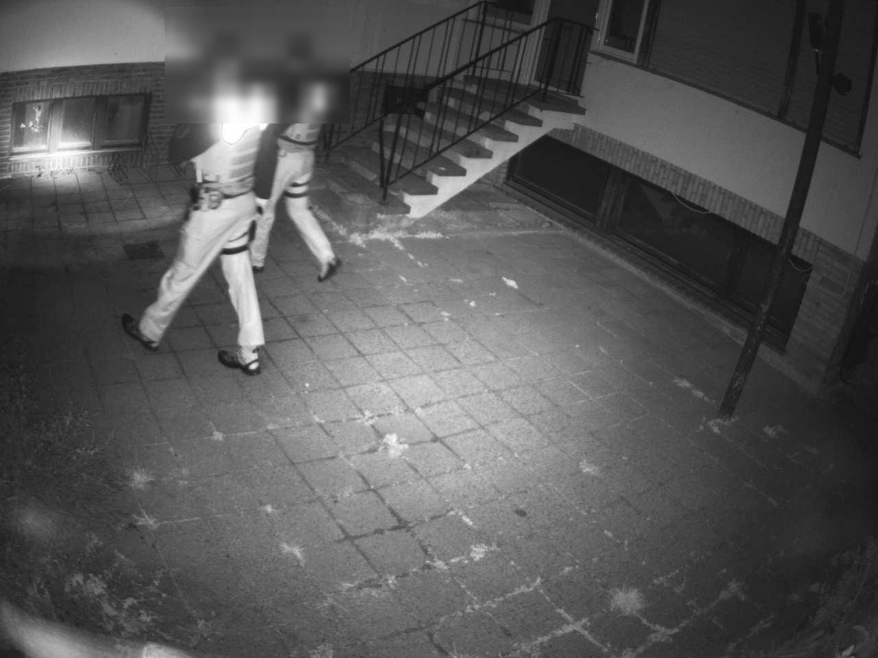 Polizei vor Ort, wenige Minuten nach der Alarmierung